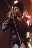 Answer microphone stand, singer, Queen